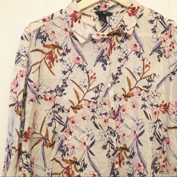 H&M Floral Button Up 🌷🌸🥀🌺 - Picture 5 of 5